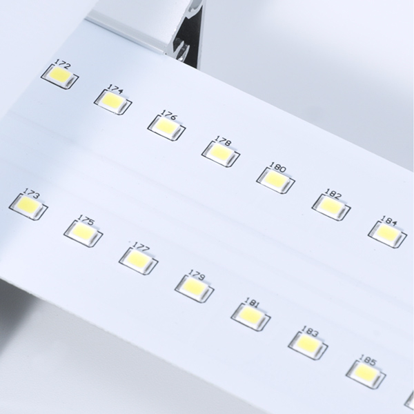 COMLED LED waterproof batten light fixture utilizes high-brightness 200 lm/W SMD2835 LED chips (LM-80 certified) with low light degradation. The overall light efficiency exceeds 120 lm/W, and the color rendering index is Ra >83.